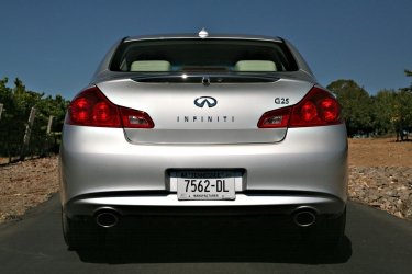 Фото 3 — Infiniti G25: классика в стиле hi-tech