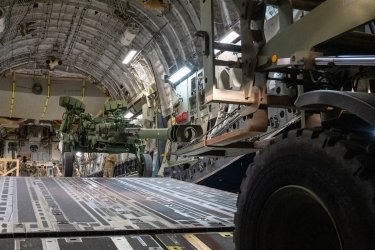 Фото 3 — США відправили в Україну нову партію гаубиць M777 (ФОТО, ВІДЕО)