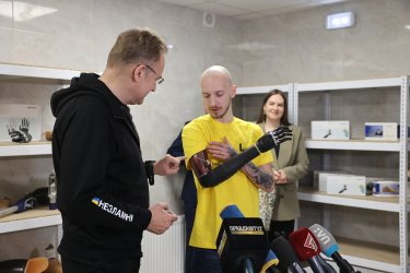 Фото 2 — 100 протезів на місяць: у центрі "НЕЗЛАМНІ" запрацювала нова протезна майстерня