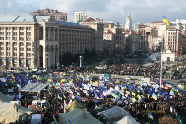 Фото 2 — Организаторы митинга на Майдане собрали 3% людей от запланированного (ФОТО)