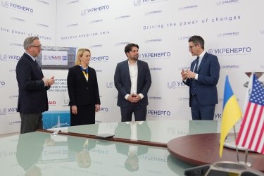 Фото 3 — USAID передало "Укренерго" два автотрансформатори: на черзі ще 16