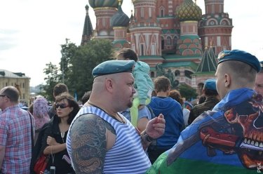 Фото 2 — В День десантника отключили фонтаны, но без жертв не обошлось (ФОТО)
