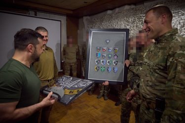 Фото 10 — Зеленський на Донеччині відвідав підрозділ ІПСО (ФОТО)