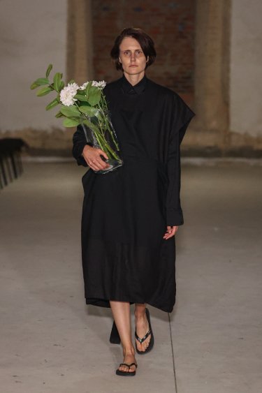 Фото 35 — Ukrainian Fashion Week SS27: ремесло, реконструкция и показ в укрытии
