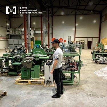 Фото 10 — Суд вернул подсанкционному контрабандисту сигаретную линию, изъятую БЭБ: реакция АРМА