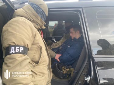 Фото 4 — ДБР викрило канал "мокрої" втечі ухилянтів до Молдови: їм допомагав співробітник Держпродспоживслужби