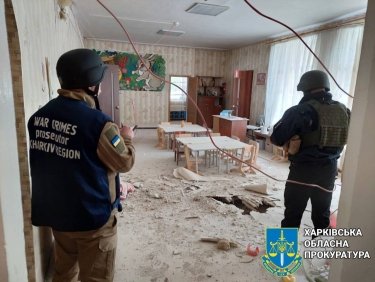 Фото 2 — Российские войска обстреляли детсад в Волчанске (ФОТО)