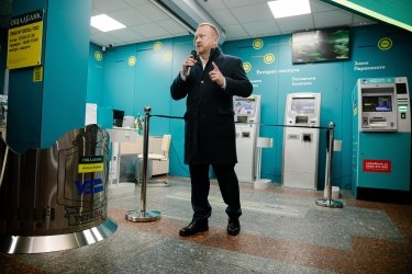 Фото 2 — Ощадбанк відкрив інклюзивне відділення на центральному залізничному вокзалі Києва