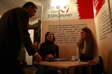 Фото 15 — На CSR MarketPlace топы дискутировали о КСО, а посетители голосовали за лучший стенд