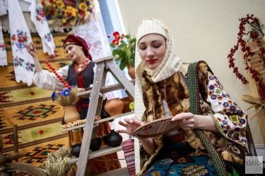 Фото 7 — ArtHub. В Киеве состоялся показ традиционной украинской женской одежды (фото)