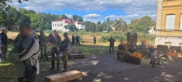 Фото 11 — В Чернигове на уличной выставке боеприпасов сработал гранатомет: ранены четверо детей и четверо взрослых