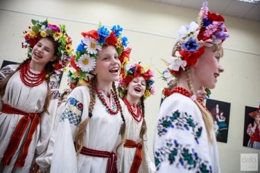 Фото 3 — ArtHub. В Киеве состоялся показ традиционной украинской женской одежды (фото)