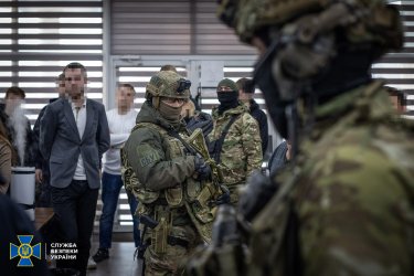 Фото 10 — Украли почти 100 млн грн со счетов жителей Мариуполя: СБУ разоблачила группу мошенников (ФОТО, ВИДЕО)