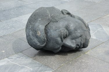 Фото 7 — В Киеве демонтируют скульптуры под аркой "Дружбы народов" (ФОТО)