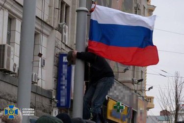 Фото 5 — СБУ задержала поклонника "Новороссии", который в 2014 году поднимал российский флаг над Харьковской мэрией