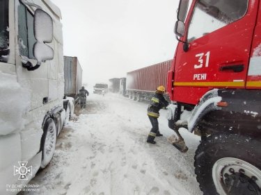 Фото 4 — Непогода в Украине: перекрыты некоторые автодороги, в 17 областях обесточены населенные пункты (обновляется)
