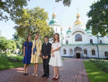 Фото 2 — Как одеть первую леди