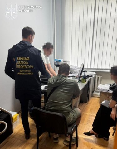 Фото 5 — Полторы сотни обысков и товары на 125 млн грн: в Киеве и трех областях разоблачили нелегальный рынок вейп-жидкостей