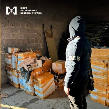 Фото 8 — 110 млн грн неуплаченных налогов: БЭБ разоблачило канал поставки фейковых акцизных марок из Турции