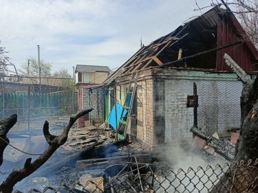 Фото 2 — Оккупанты обстреляли Орехов запрещенными снарядами (ФОТО)