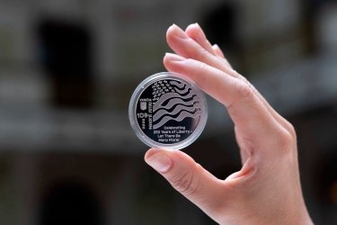 Фото 3 — НБУ презентував пам'ятну монету на честь 250 річниці незалежності США (ФОТО)
