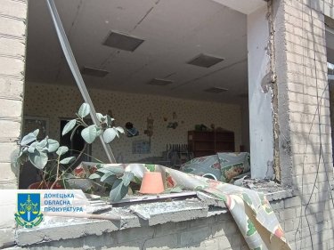 Фото 4 — Россияне обстреляли школу в Донецкой области: погибли учитель и бухгалтер, еще 6 человек ранены (ФОТО)