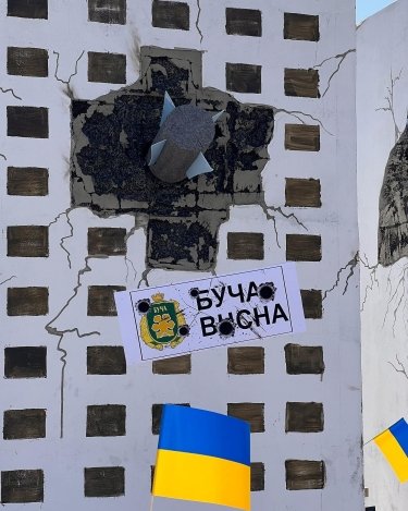 Фото 5 — Активисты установили инсталляцию у памятника советским солдатам в Варшаве, куда пытался прорваться российский посол (ФОТО/ВИДЕО)