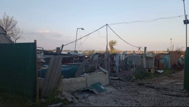 Фото 7 — Оккупанты нанесли авиаудар и обстреляли поселок под Херсоном: есть раненые (ФОТО)