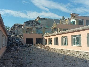 Фото 2 — Россияне в течение суток нанесли 15 ударов по Донецкой области: разрушены две школы и частные дома