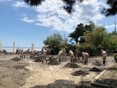 Фото 3 — Потоп в Ялте: 18 человек пострадали, один погиб и еще один пропал без вести (ФОТО)