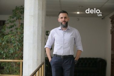 Фото 2 — Дуже важко бути чесним, якщо навколо 80% людей крадуть — голова митниці Максим Нефьодов