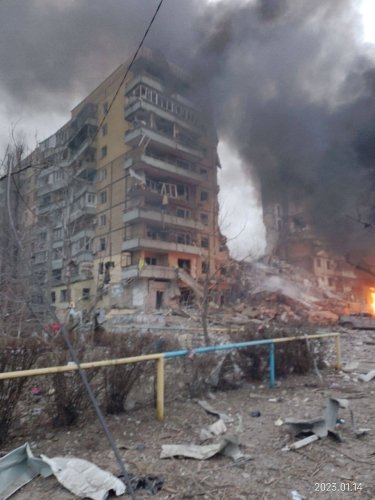 Фото 6 — В Днепре россияне ударили ракетой по многоэтажке - разрушили один подъезд, 12 человек погибли