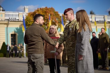 Фото 3 — Зеленський присвоїв звання Героя України майже двом десяткам військових та сотенному УПА Симчичу