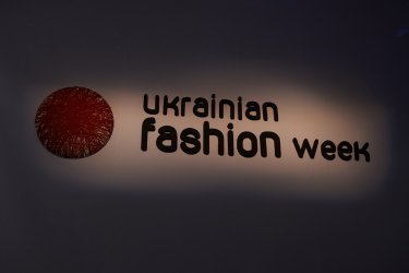 Фото 2 — Ukrainian Fashion Week в разгаре: закулисье, шоу-румы, Андре Тан и Подолян (фото)