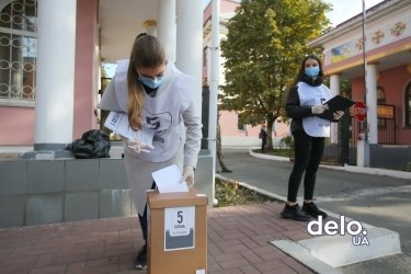 Фото 2 — От "Велюра" до опроса без результатов: как Зе-власть теряла свой авторитет в 2020 году