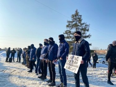 Фото 5 — Во Львове "Нацкорпус" устроил столкновения с полицией на предприятии Козака (ФОТО, ВИДЕО)