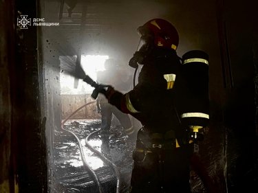 Фото 5 — Пожежа у львівському готелі "Власта" сталася через вибух батареї електроскутера (ФОТО, ВІДЕО)