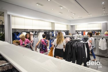 Фото 47 — Первый пошел: как флагманский магазин H&M в Lavina Mall открывали — фото
