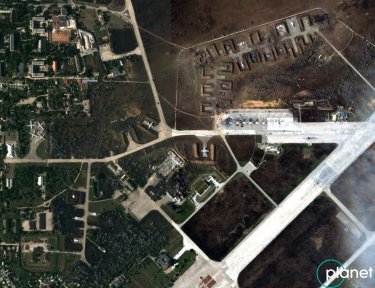Фото 6 — У мережі з'явилися супутникові знімки російської авіабази "Саки" після вибухів