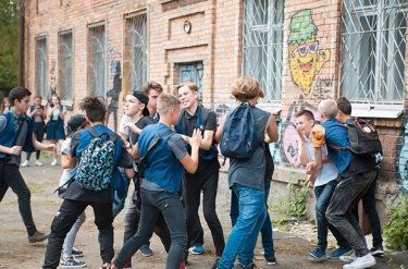 Фото 6 — Школа должна быть разрушена: об украинской комедии "Кошмарный директор, или Школа №5"