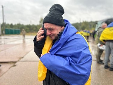Фото 9 — Украина вернула домой из плена 205 военных и гражданских (ФОТО)