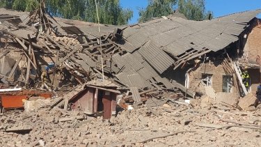 Фото 10 — Россияне ударом дрона разрушили школу в Ромнах: погибли директор и трое сотрудников (ФОТО, ВИДЕО)