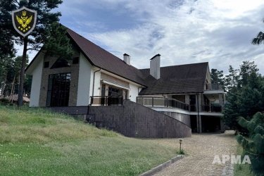 Фото 8 — Квартири, маєтки, земельні ділянки: для елітної нерухомості ексочільника МВС Захарченка шукають управителя (ФОТО)