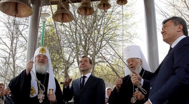 Фото 4 — Медведев и Янукович приняли участие траурной церемонии годовщины аварии на ЧАЭС