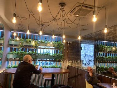 Фото 18 — "Нас интересует весь мир": европейский опыт сети Lviv Croissants, дважды открывавшейся в Польше