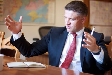 Фото 3 — Украинские олигархи хотят ускорить приватизацию, но мы ждем предложений от международных компаний — Шимкив