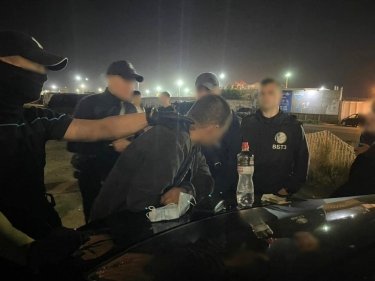 Фото 2 — В Одессе поймали трех членов Ндрангеты: пытались провезти 60 кг кокаина среди бананов