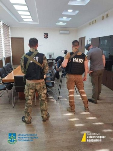 Фото 9 — СБУ та НАБУ провели масові обшуки у Запорізькій мерії та ОВА через розкрадання гумдопомоги: що знайшли