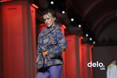 Фото 26 — Свежая мода: дерзкие идеи молодых на показах UFW для тех, кто любит эксперименты (ФОТО)