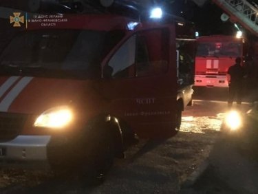 Фото 2 — Пожар в Ивано-Франковске: из общежития вуза эвакуировали 88 студентов (ФОТО)